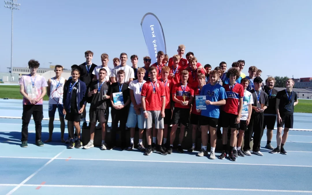 Úspěch atletického družstva chlapců v okresním finále středoškolského atletického poháru